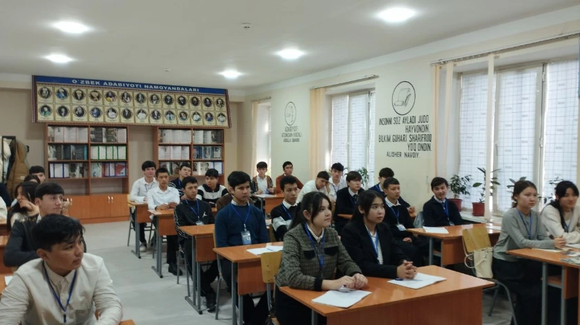 Talabalar ishlab chiqarish amaliyotida texnik uskunalar bilan ishlash jarayoni