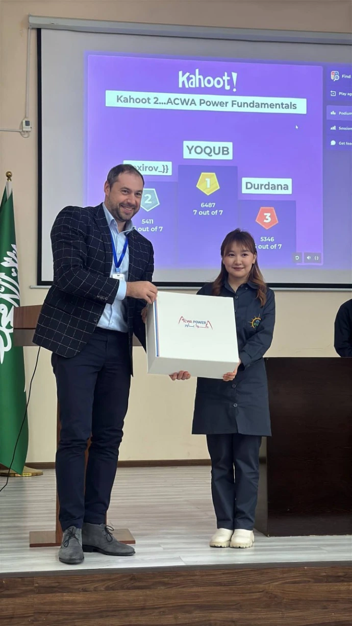 O‘quvchilarga sertifikat topshirish marosimi